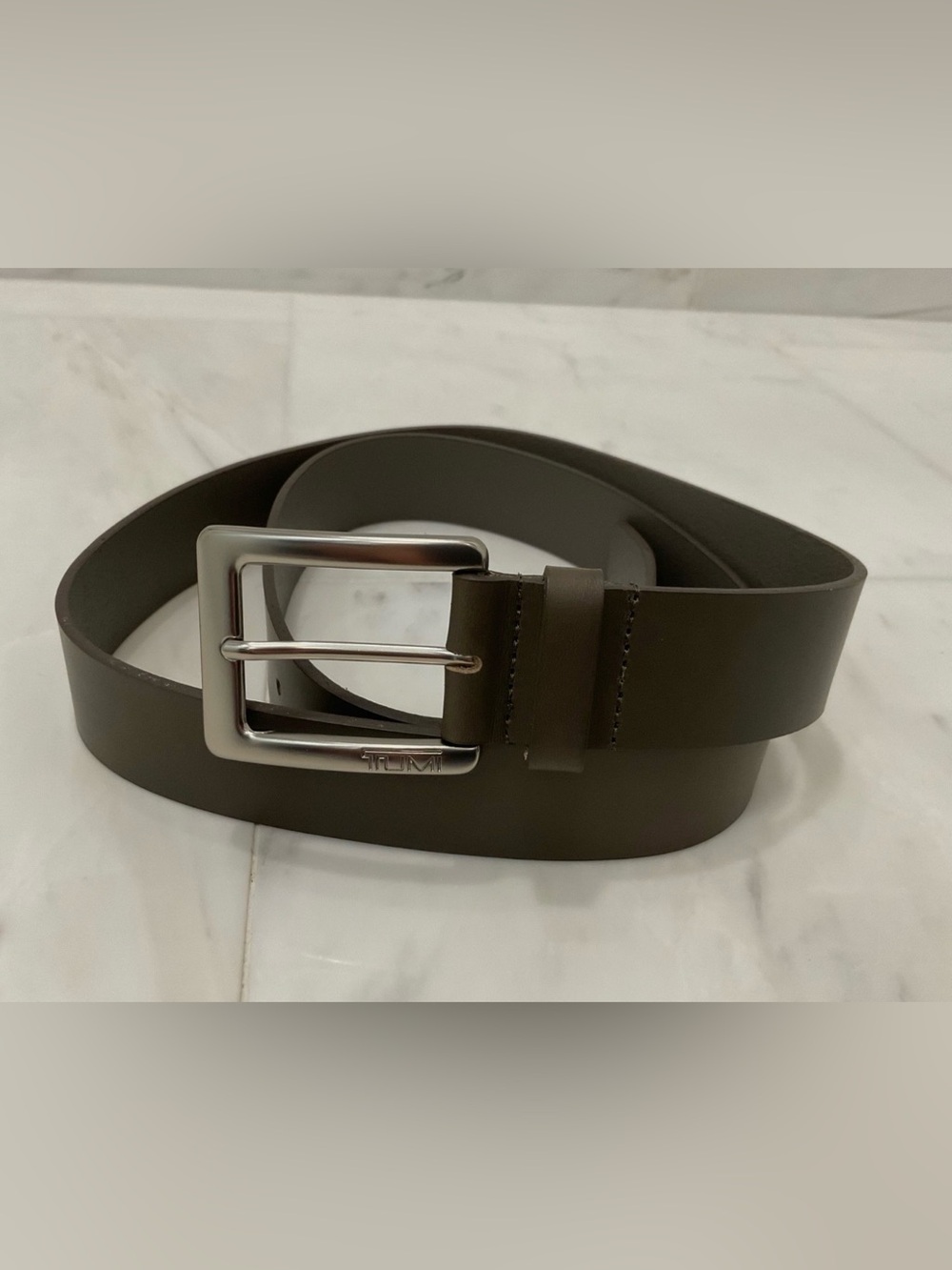 NEW Tumi 100% Leather Pin Buckle Belt - size 42 - GRAY -Made in France